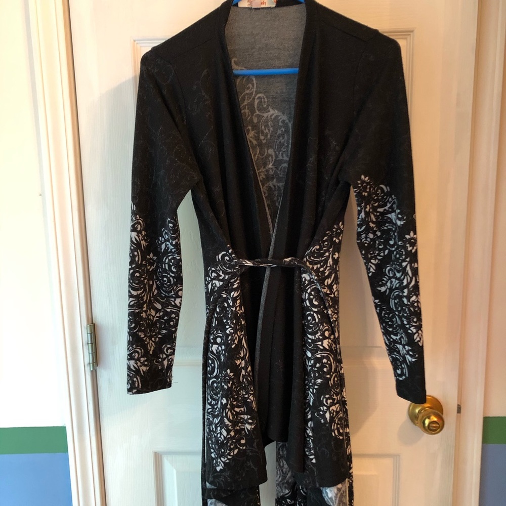 Black kimono with white design